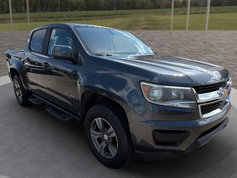 Used 2017 Chevrolet Colorado W/T w/ Custom Special Edition RWD image 9