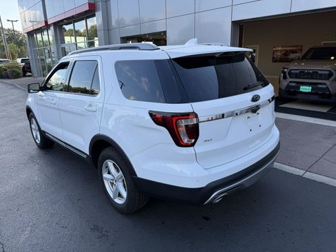 Used 2017 Ford Explorer XLT w/ Equipment Group 202A AWD/4WD image 3