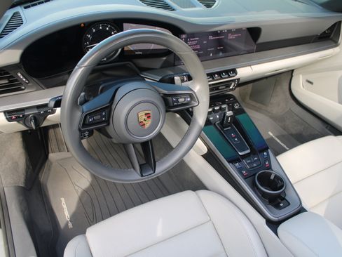 Certified 2021 Porsche 911 Carrera image 4