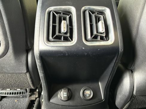 Used 2022 Kia Sorento LX FWD image 25
