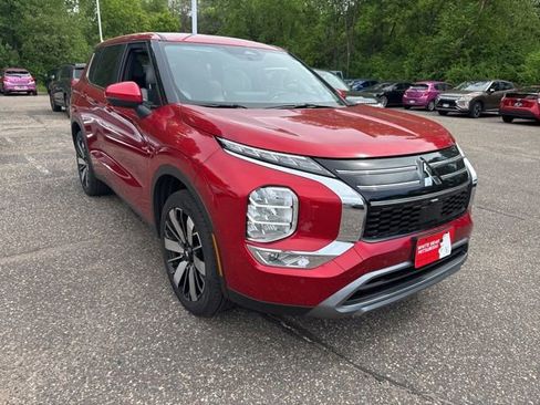 Used 2025 Mitsubishi Outlander SE AWD/4WD image 1