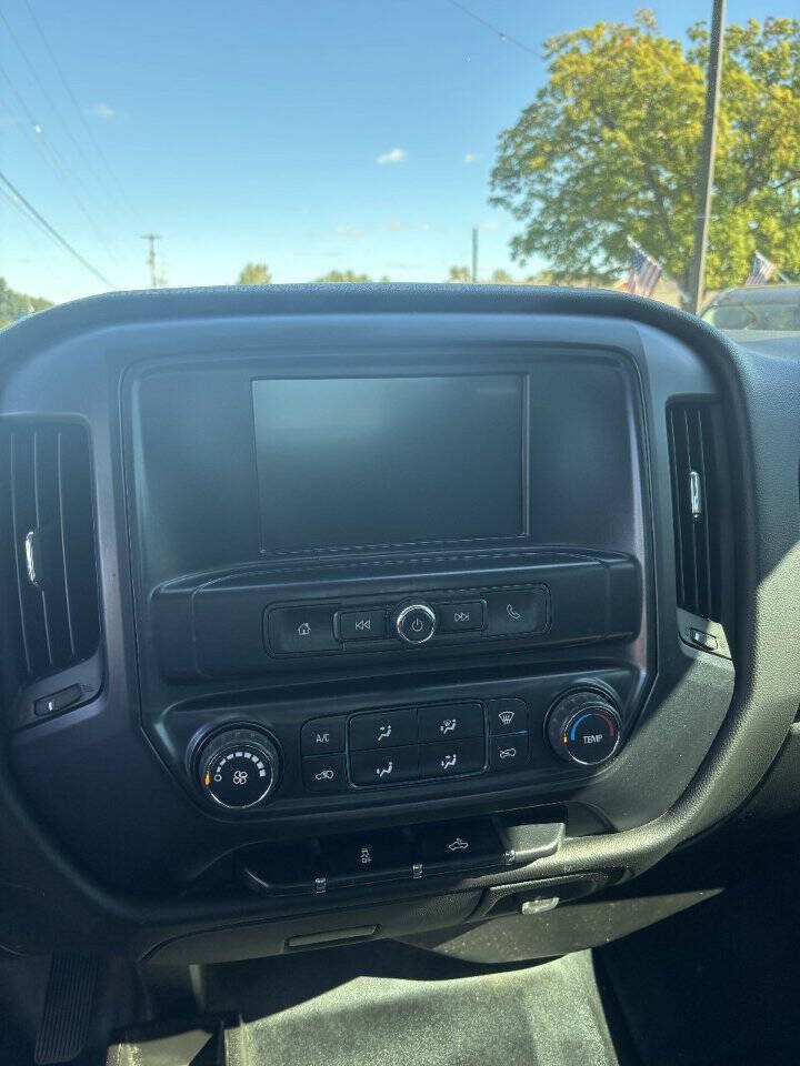 Used 2017 Chevrolet Silverado 2500 W/T AWD/4WD image 5
