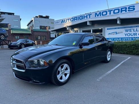 Used 2014 Dodge Charger SE w/ Connectivity Group RWD image 1