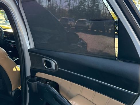 Used 2025 Kia Sorento SX Prestige w/ Olive Brown Leather Package image 19