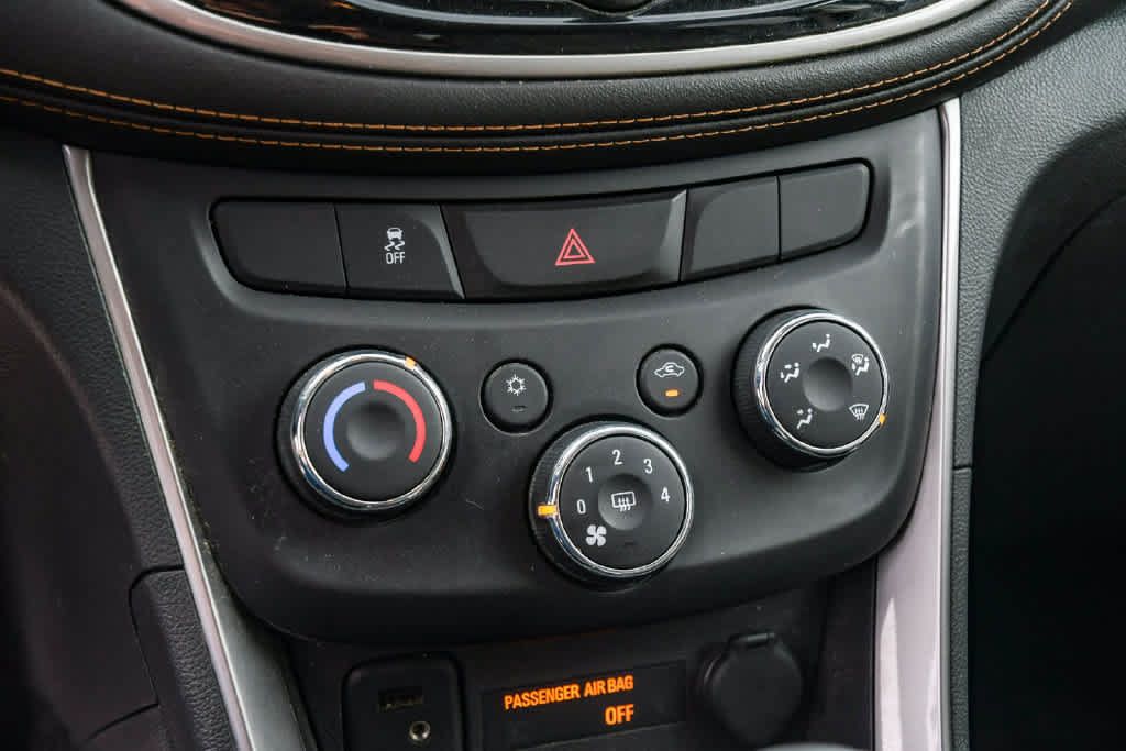 Used 2019 Chevrolet Trax LT w/ LT Convenience Package FWD image 21