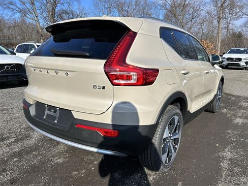 New 2025 Volvo XC40 B5 Core w/ Protection Package Premier image 8