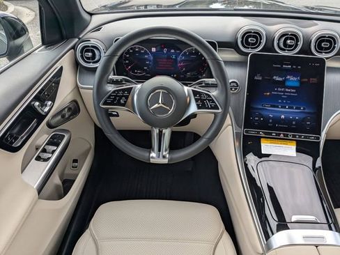 Used 2025 Mercedes-Benz GLC 300 image 16