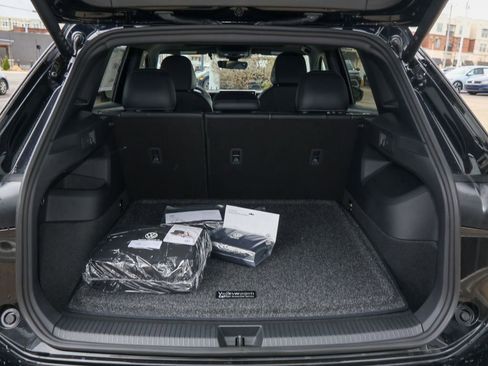 New 2026 Volkswagen Tiguan SE R-Line image 10