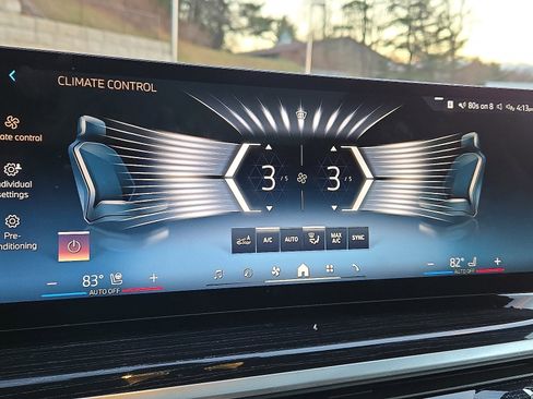 Certified 2025 BMW X7 xDrive40i w/ M Sport Package image 16