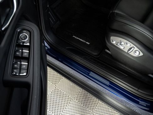 New 2026 Porsche Macan image 8