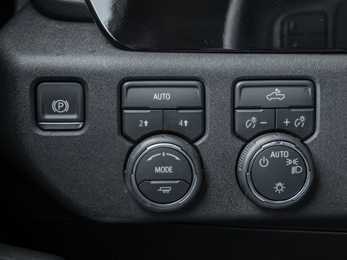 Used 2025 Chevrolet Silverado 1500 LT image 31