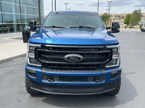 Certified 2022 Ford F350 Lariat w/ Black Appearance Package AWD/4WD image 3