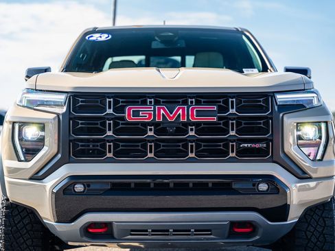 Used 2023 GMC Canyon AT4X image 3