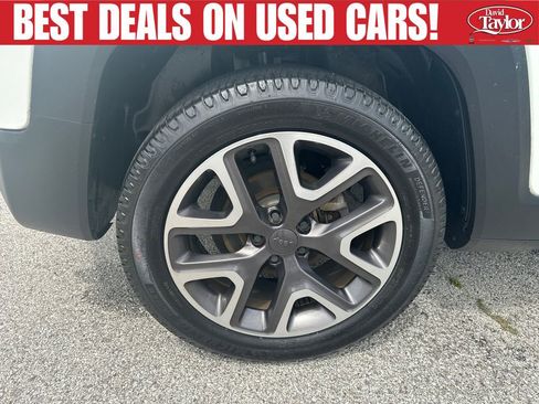 Used 2018 Jeep Renegade Latitude w/ Safety & Security Group FWD image 34