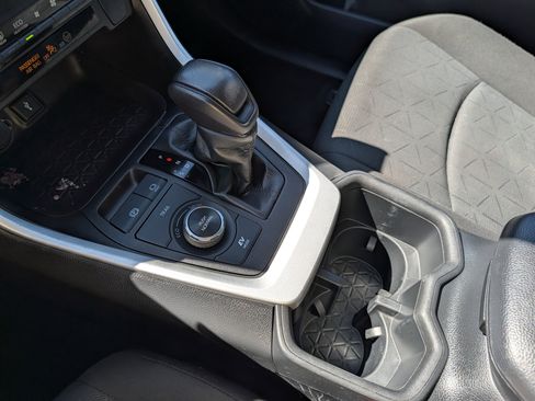 Used 2022 Toyota RAV4 XLE AWD/4WD image 32