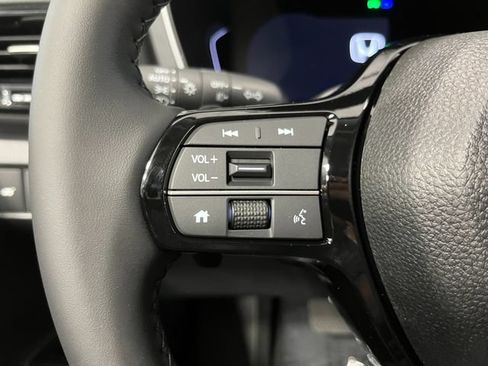 Certified 2025 Honda Pilot Touring image 18