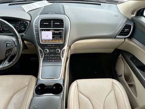 Used 2017 Lincoln MKX Reserve w/ Lincoln MKX Climate Package FWD image 20
