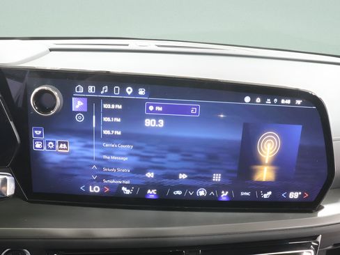 Used 2025 Chevrolet Traverse LT w/ Midnight/Sport Edition FWD image 10