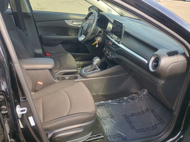 Used 2023 Kia Forte LXS w/ LXS Technology Package FWD image 15