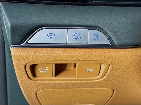 Certified 2025 Genesis GV80 3.5T Prestige image 10