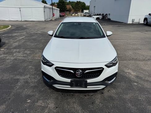Certified 2018 Buick Regal Essence w/ Driver Confidence Package #1 AWD/4WD image 2