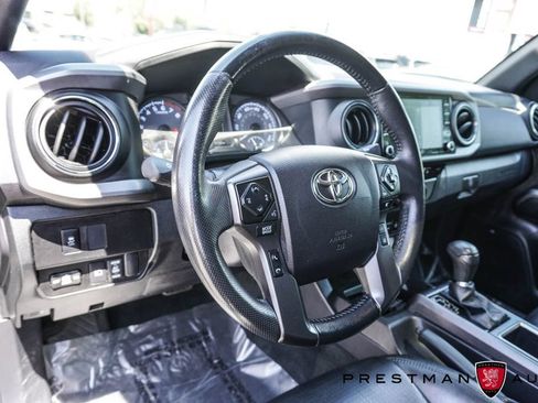 Used 2022 Toyota Tacoma TRD Sport w/ TRD Premium Sport Package AWD/4WD image 33