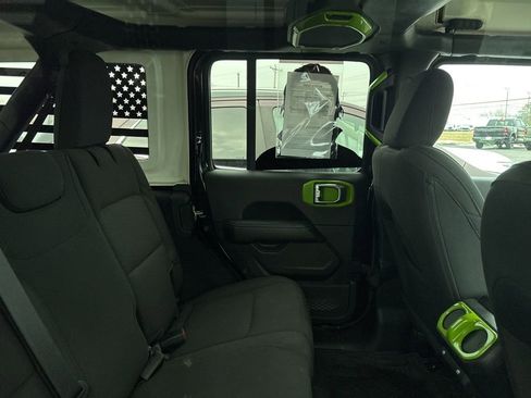 Used 2023 Jeep Wrangler Sahara w/ Cold Weather Group image 10