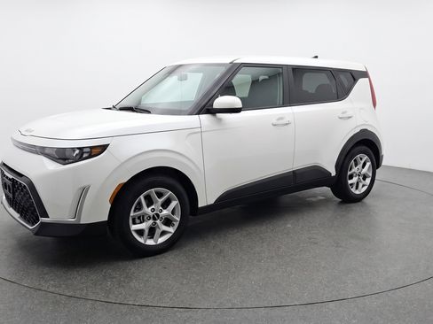 Used 2025 Kia Soul LX w/ LX Technology Package FWD image 3