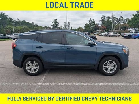 Certified 2024 GMC Terrain SLE w/ Driver Convenience Package FWD image 3