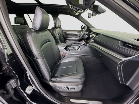 Used 2025 Jeep Grand Cherokee L Overland image 21