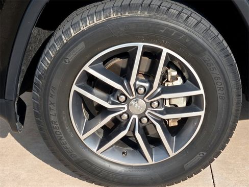 Used 2017 Jeep Grand Cherokee Limited image 9