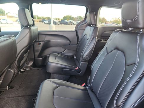 New 2025 Chrysler Pacifica Select image 18
