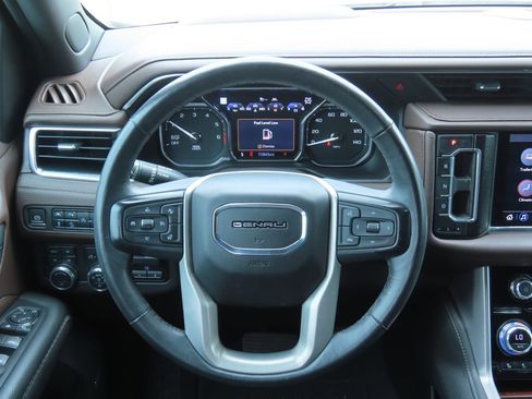 Used 2021 GMC Yukon Denali w/ Denali Ultimate Package AWD/4WD image 6