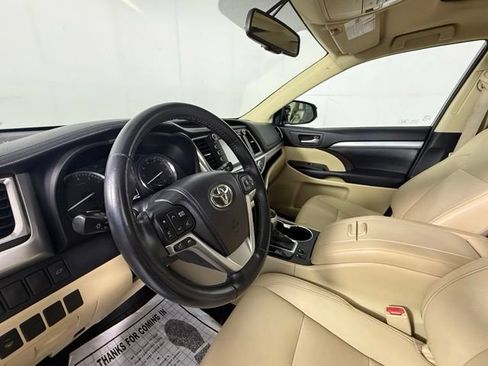 Used 2014 Toyota Highlander XLE FWD image 6