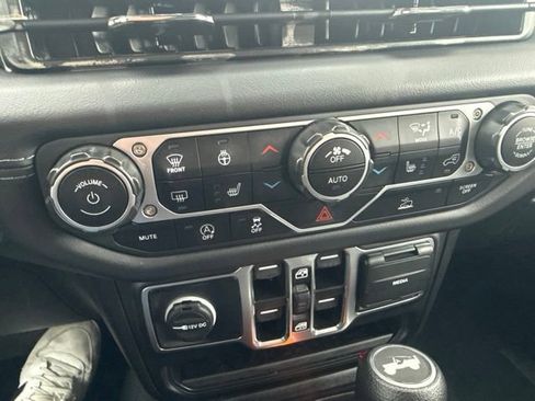 Used 2025 Jeep Wrangler Unlimited Sahara AWD/4WD image 25