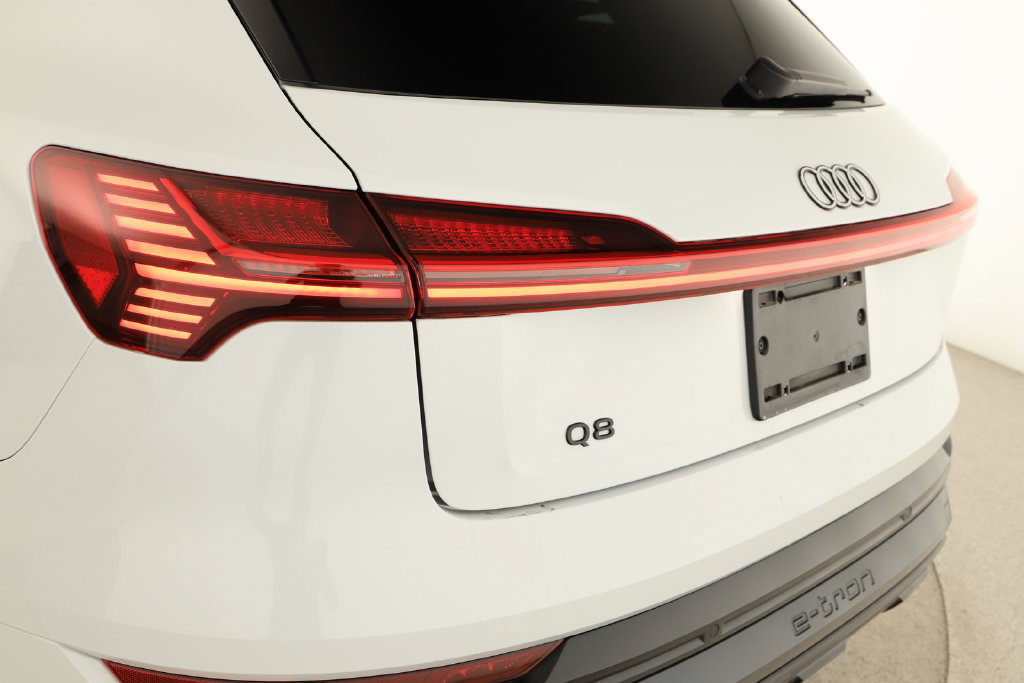 Used 2024 Audi Q8 e-tron Premium Plus AWD/4WD image 31