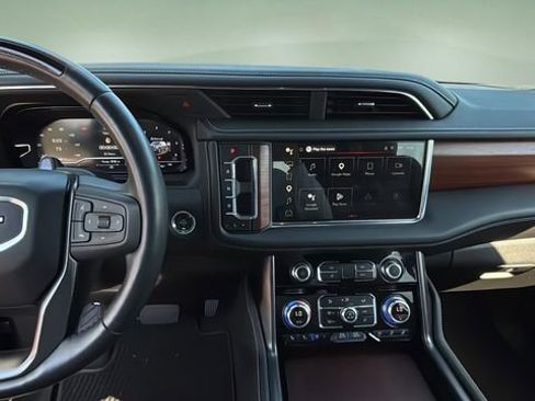 Used 2023 GMC Yukon Denali Ultimate AWD/4WD image 11