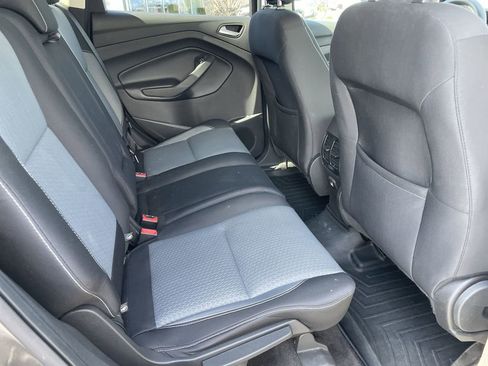 Used 2019 Ford Escape SE image 23