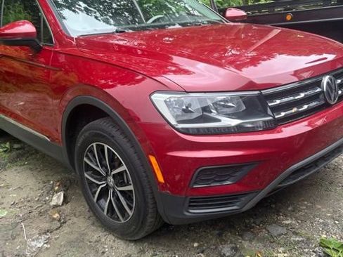 Used 2021 Volkswagen Tiguan SE FWD image 3