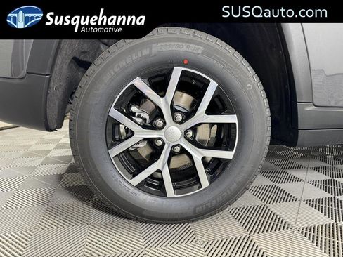 New 2025 Jeep Grand Cherokee Limited image 24