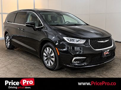 Used 2023 Chrysler Pacifica Touring-L