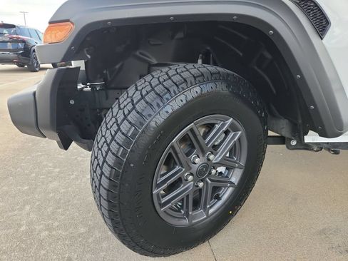 Used 2025 Jeep Wrangler Unlimited Sport AWD/4WD image 32