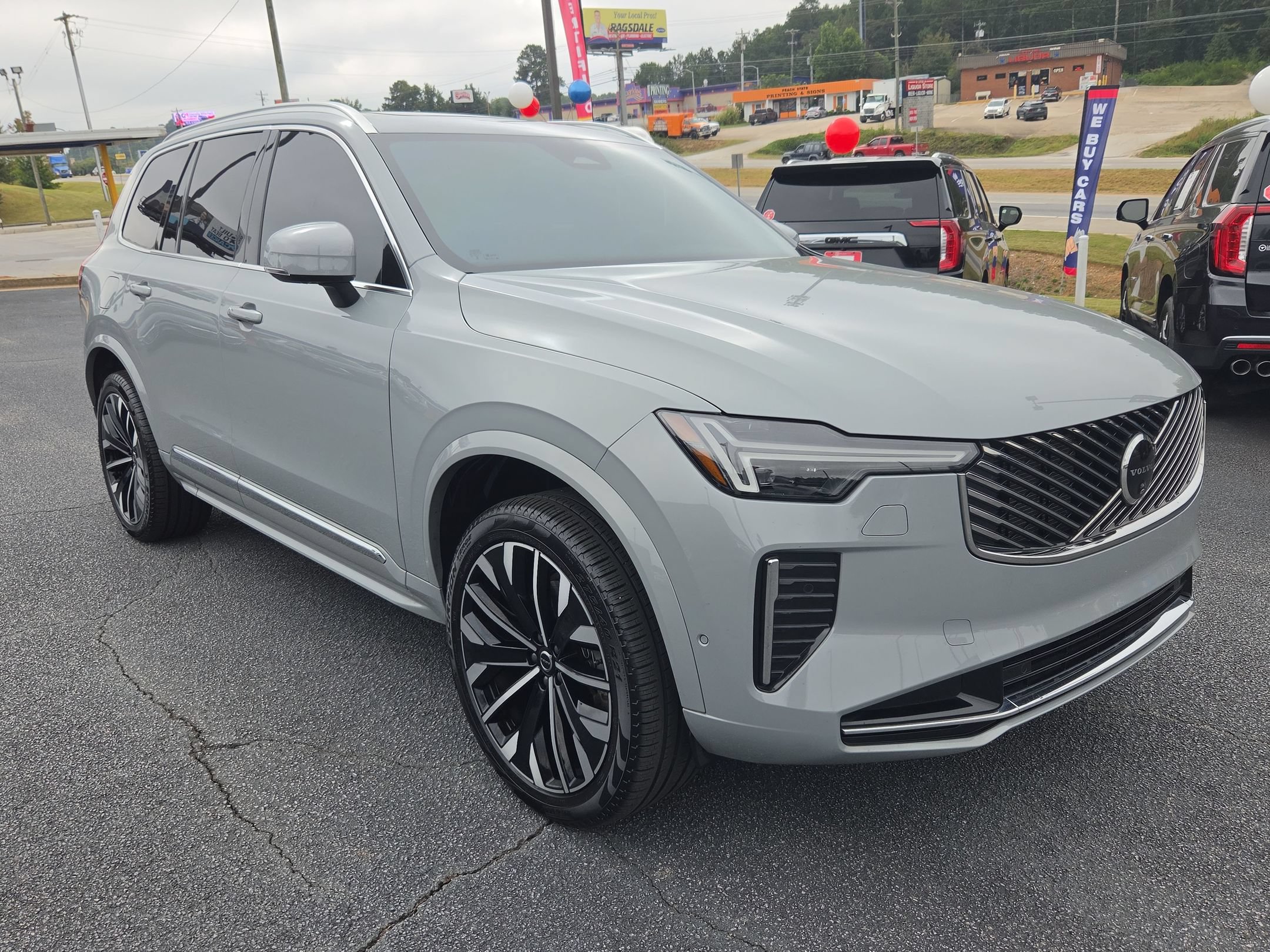 Used 2025 Volvo XC90 B5 Plus w/ Protection Package Premier AWD/4WD image 3