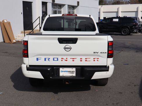 Used 2023 Nissan Frontier SV w/ Technology Package image 9