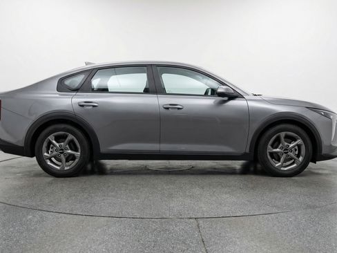 Used 2025 Kia K4 FWD image 11