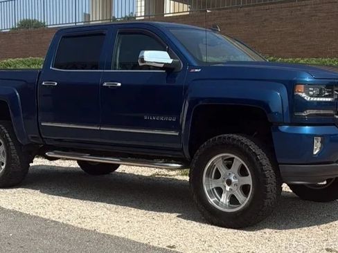 Used 2017 Chevrolet Silverado 1500 LTZ Z71 AWD/4WD image 3