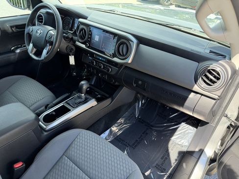 Used 2022 Toyota Tacoma SR5 w/ Technology Package RWD image 12
