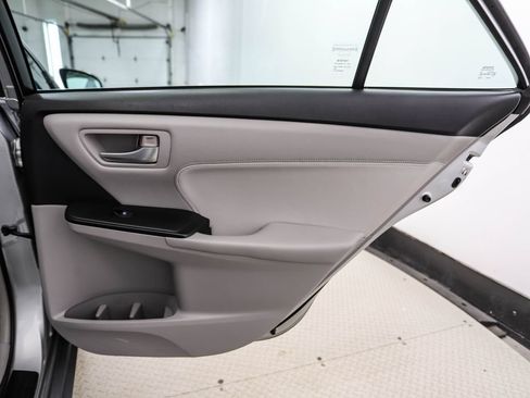 Used 2015 Toyota Camry XLE w/ Moonroof Package FWD image 24