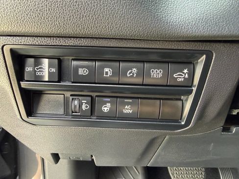 Used 2024 Toyota Tundra Limited AWD/4WD image 32