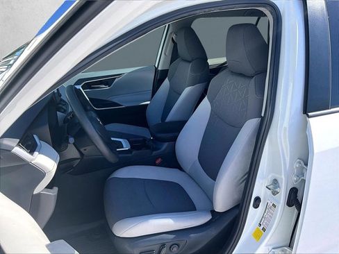 Used 2020 Toyota RAV4 XLE image 27